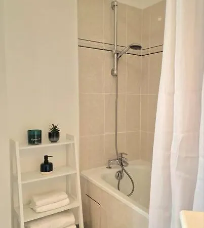 Beautiful T3, 10 Min Paris, Free Parking Le Plessis-Robinson